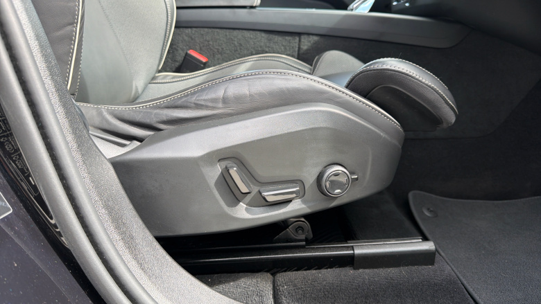 Volvo XC60 2.0 B5P Plus Black Edition 5dr AWD Geartronic Petrol Estate